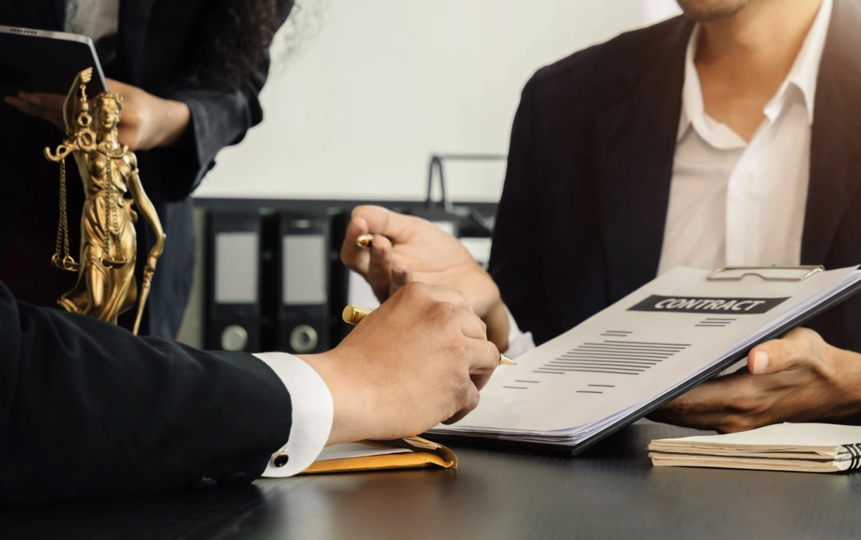 صياغة ومراجعة العقود التجارية